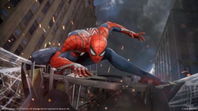Marvel's Spider-Man Screenshot - Spider-Man landing on the ground